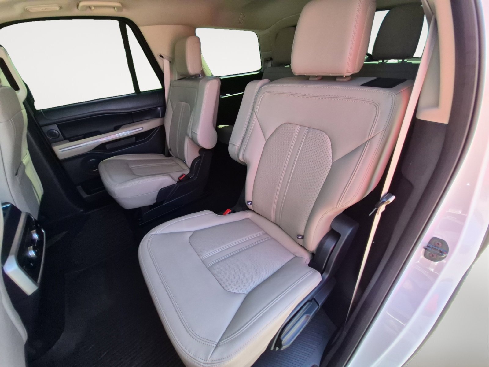 Used 2024 Ford Expedition Limited image 22