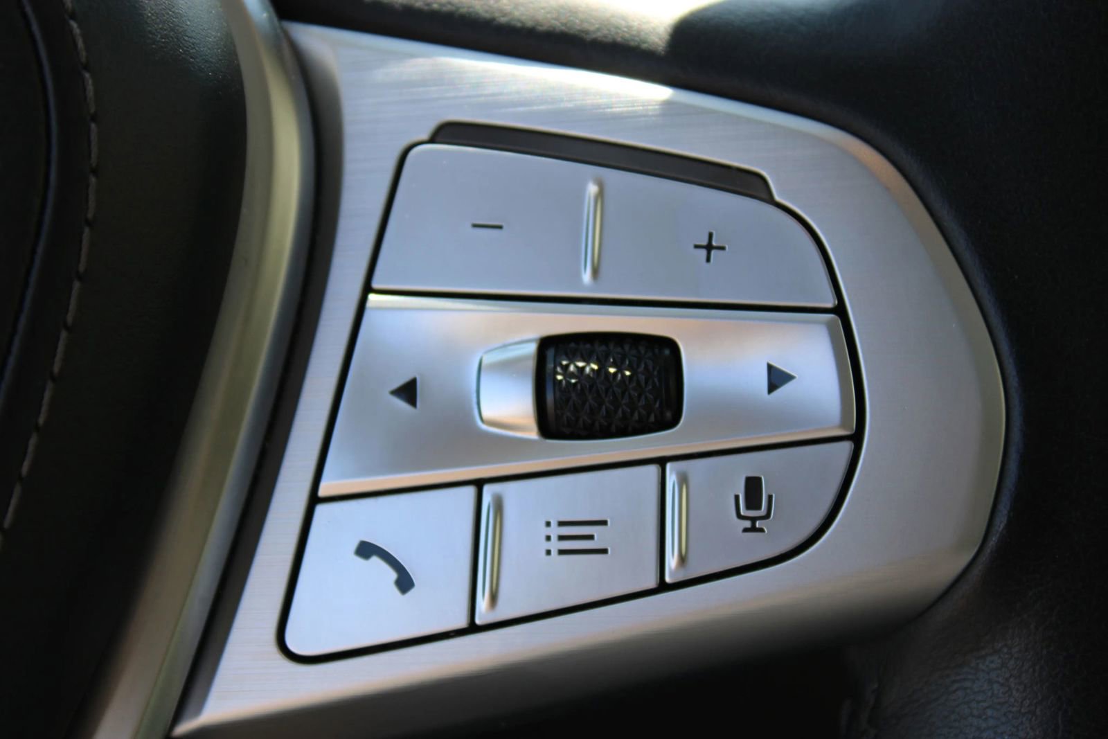 Used 2022 BMW X7 xDrive40i w/ Premium Package image 38