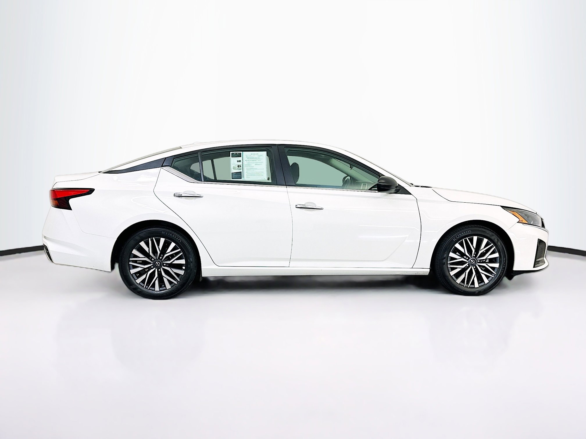 Used 2025 Nissan Altima 2.5 SV image 10