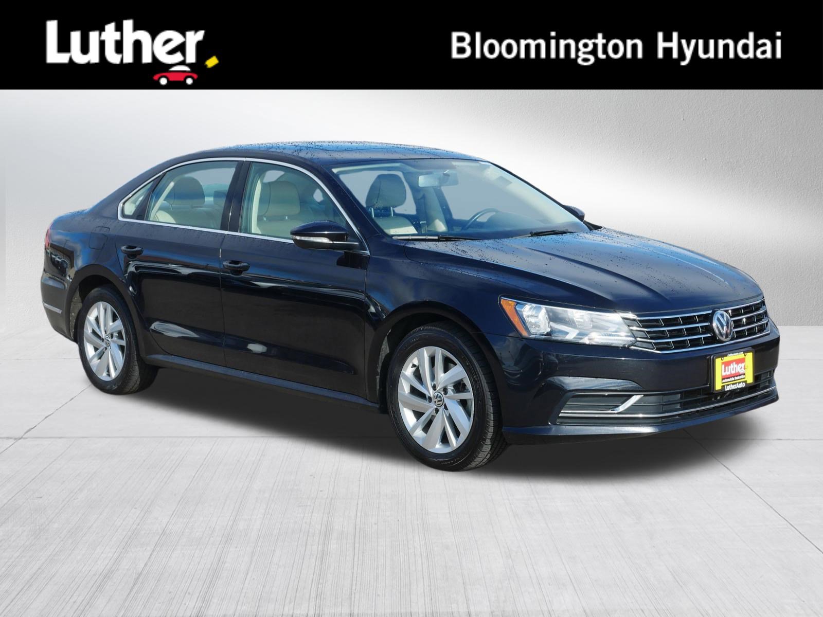 Used 2018 Volkswagen Passat 2.0T SE image 1
