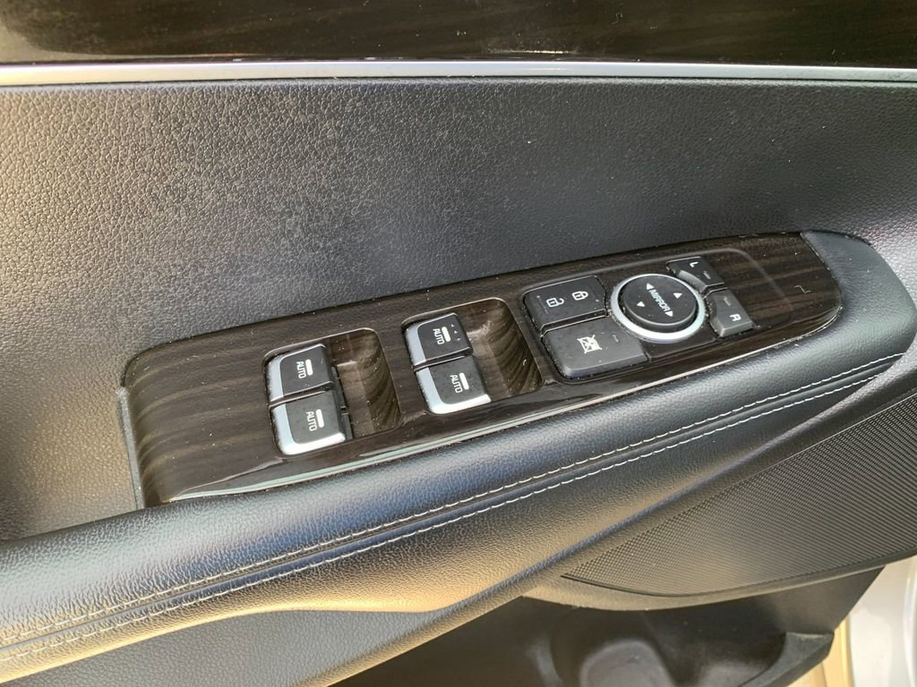 Used 2019 Kia Sorento FWD V6 image 13