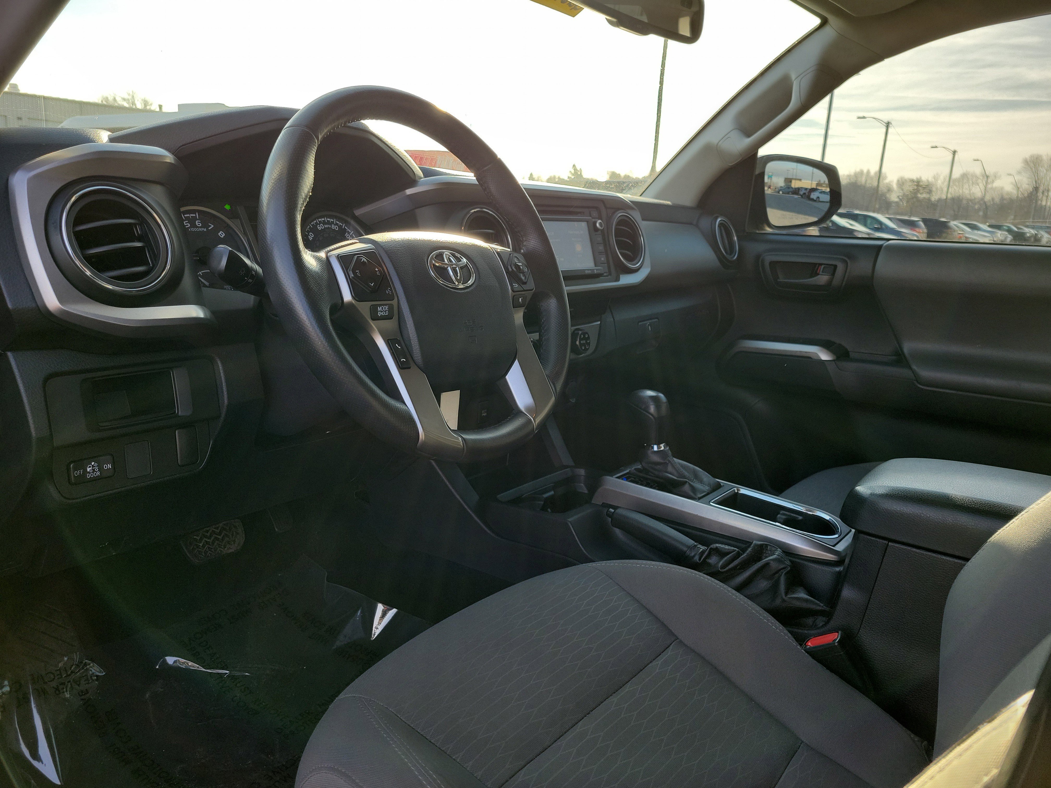 Used 2017 Toyota Tacoma SR5 image 19