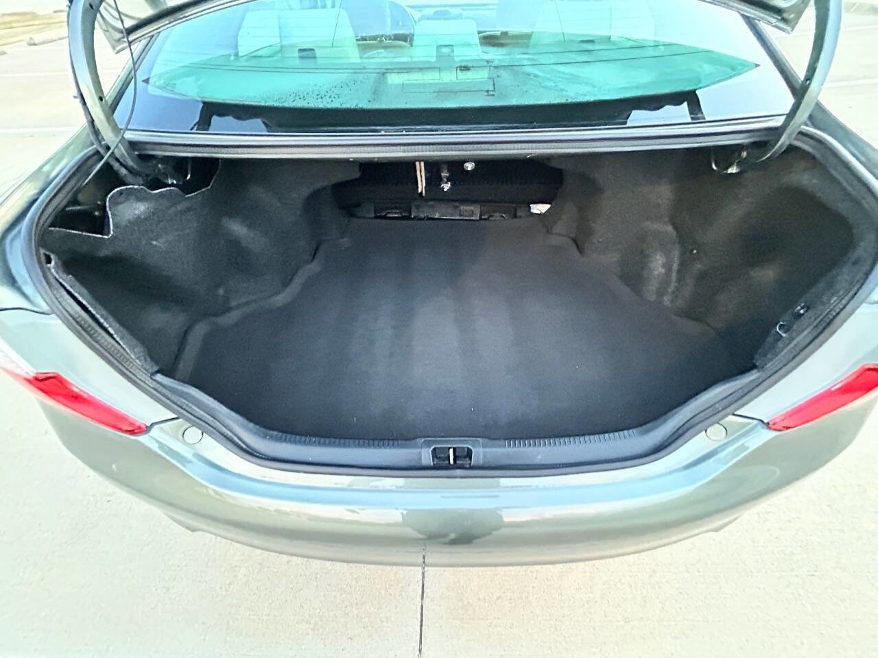 Used 2012 Toyota Camry LE FWD image 11