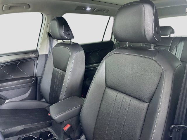 Used 2023 Volkswagen Tiguan SE AWD/4WD image 19