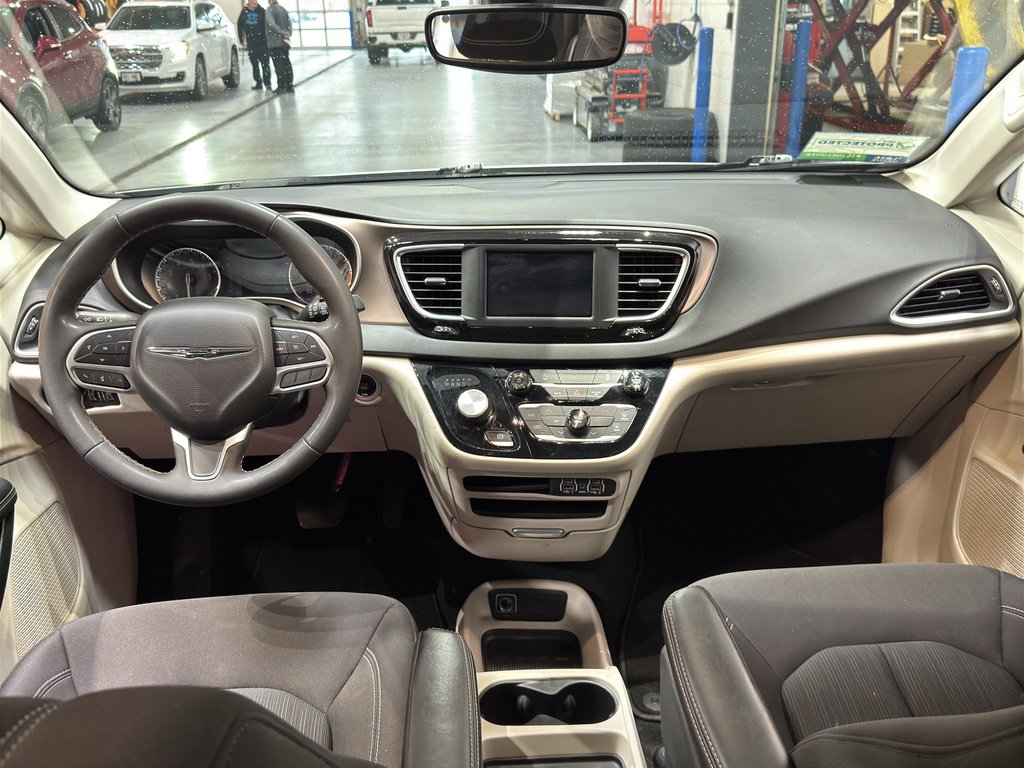 Used 2024 Chrysler Voyager LX image 14