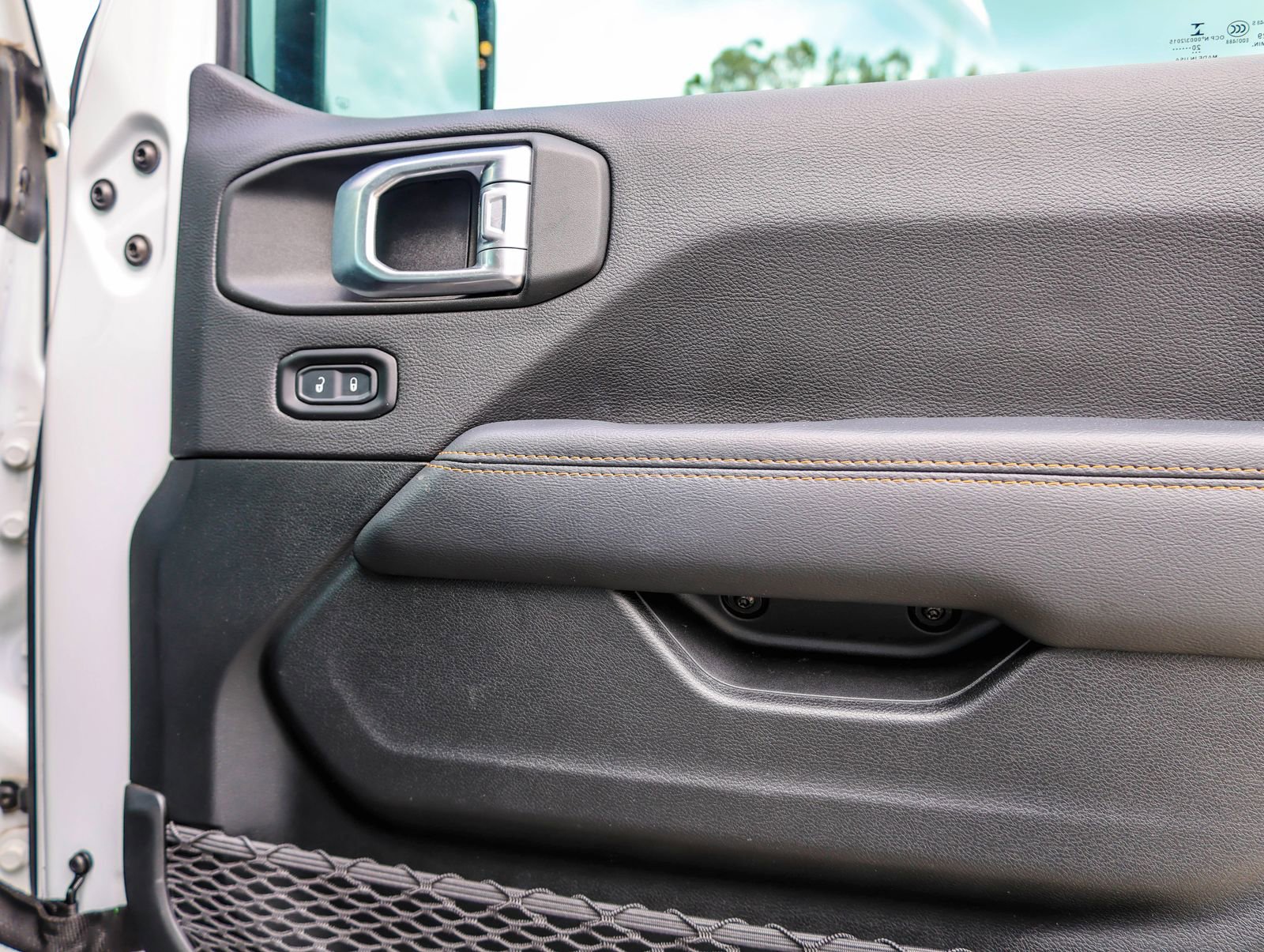 Used 2020 Jeep Wrangler Unlimited Sahara image 11