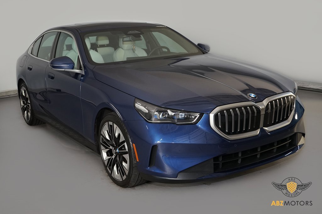 Used 2025 BMW 530i image 2