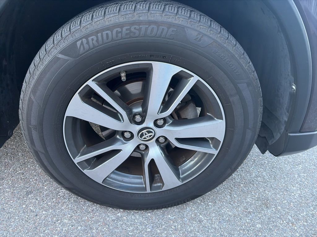 Used 2018 Toyota RAV4 XLE image 9
