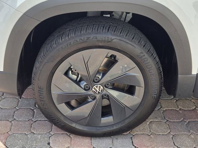 Certified 2025 Volkswagen Taos S image 11