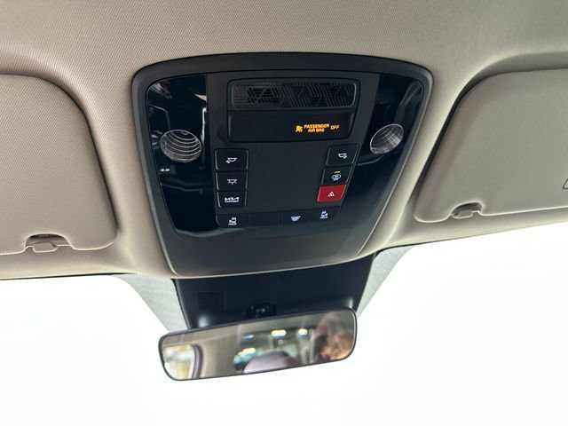 Used 2025 Kia Carnival image 24