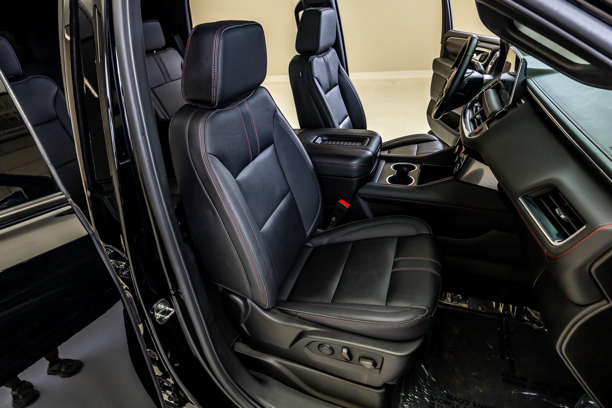 Used 2024 Chevrolet Tahoe RST w/ Luxury Package AWD/4WD image 28