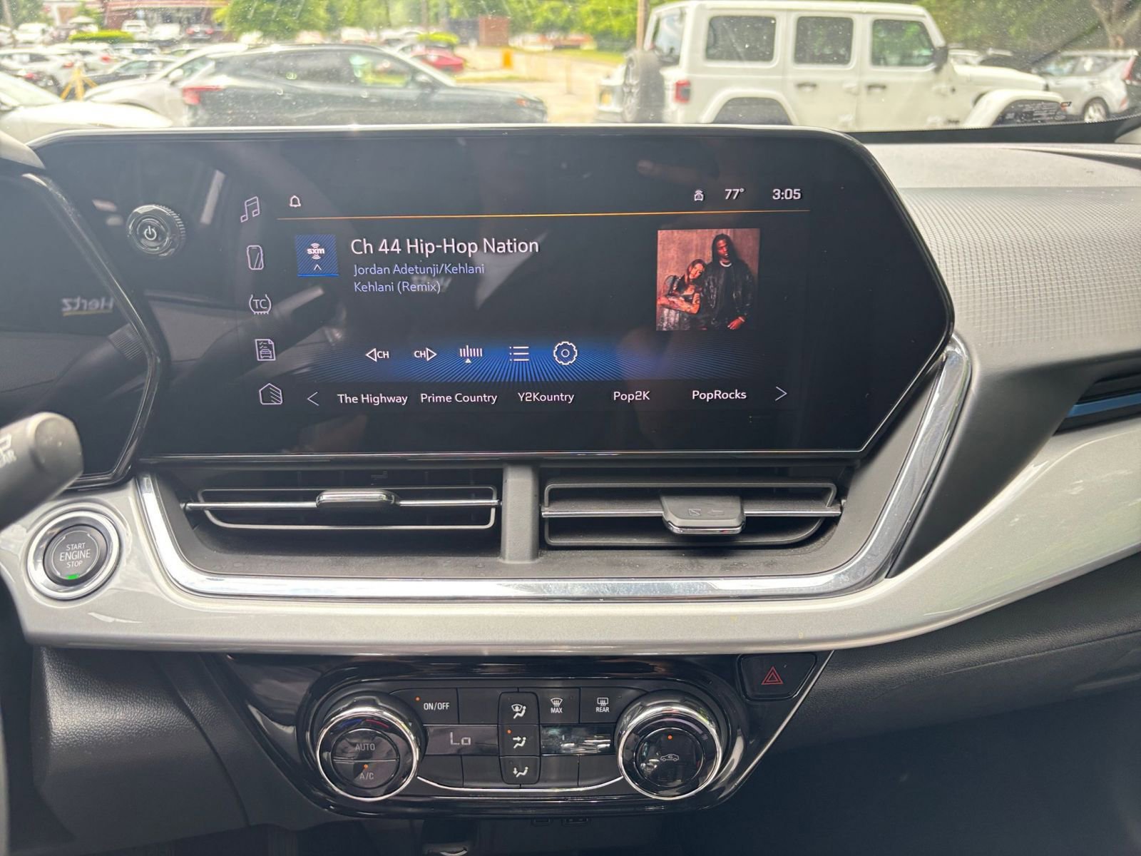 Used 2025 Chevrolet Trax LT FWD image 17