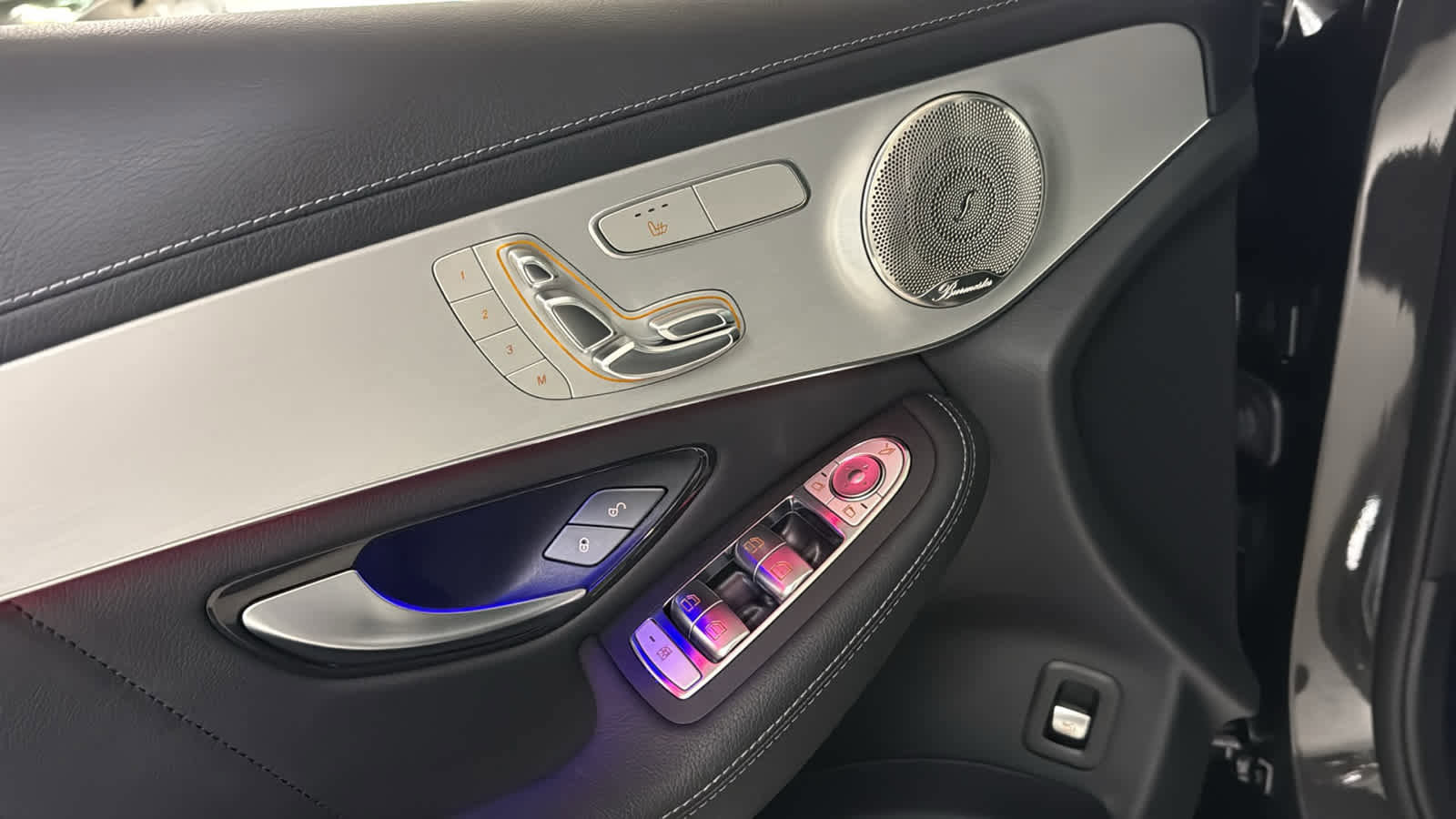 Used 2023 Mercedes-Benz GLC 300 4MATIC Coupe image 16