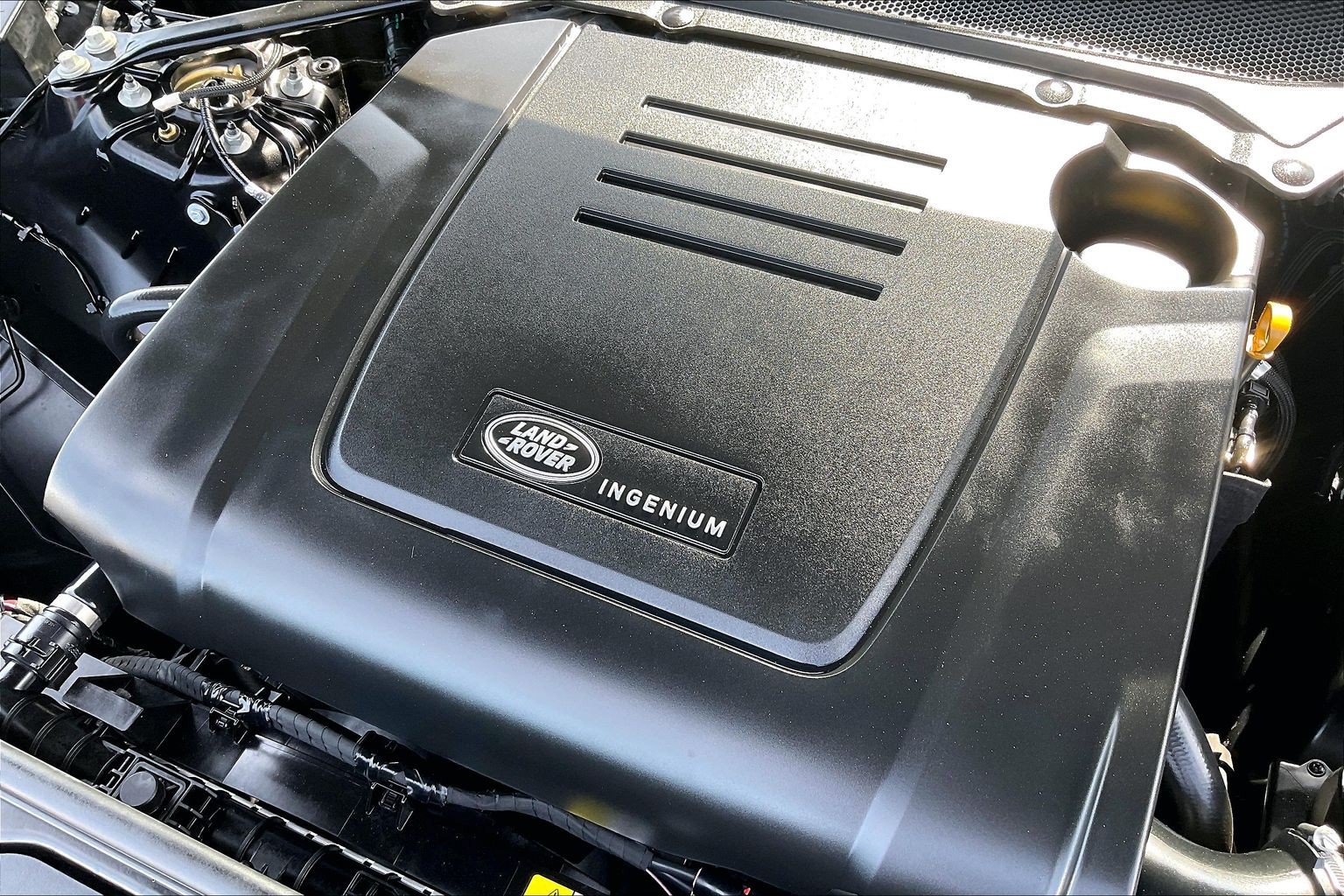 Certified 2025 Land Rover Discovery S AWD/4WD image 29
