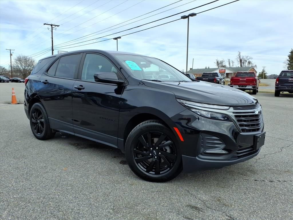 Used 2023 Chevrolet Equinox LS w/ LS Convenience Package image 2