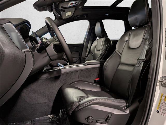 New 2026 Volvo XC60 B5 Ultra w/ Climate Package image 4