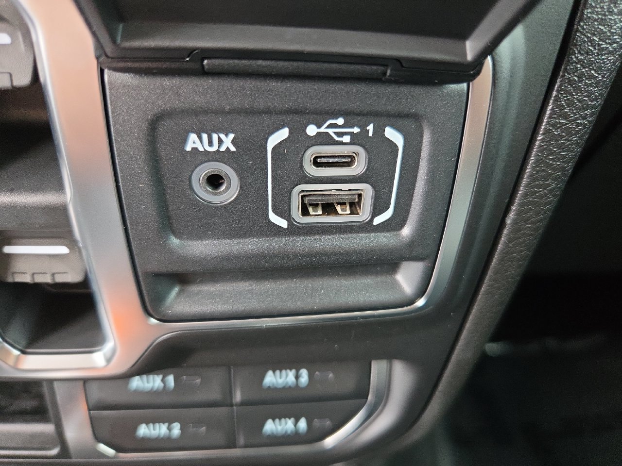 New 2026 Jeep Wrangler Unlimited Sahara AWD/4WD image 27