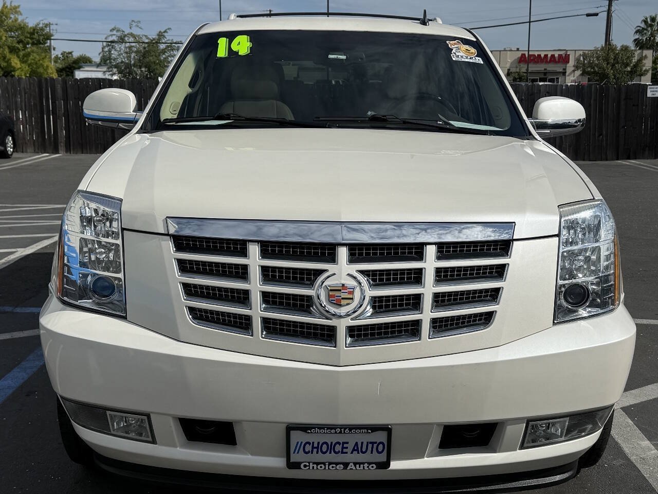 Used 2014 Cadillac Escalade Luxury AWD/4WD image 2