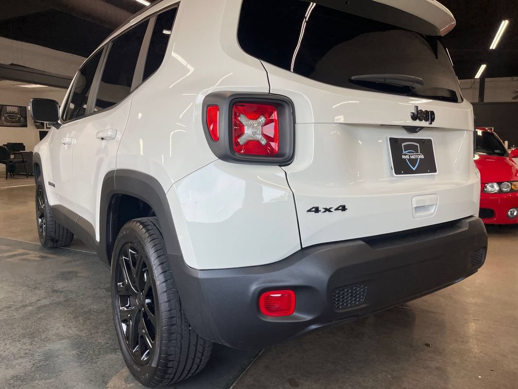 Used 2023 Jeep Renegade Altitude w/ Sun/Sound Group AWD/4WD image 9