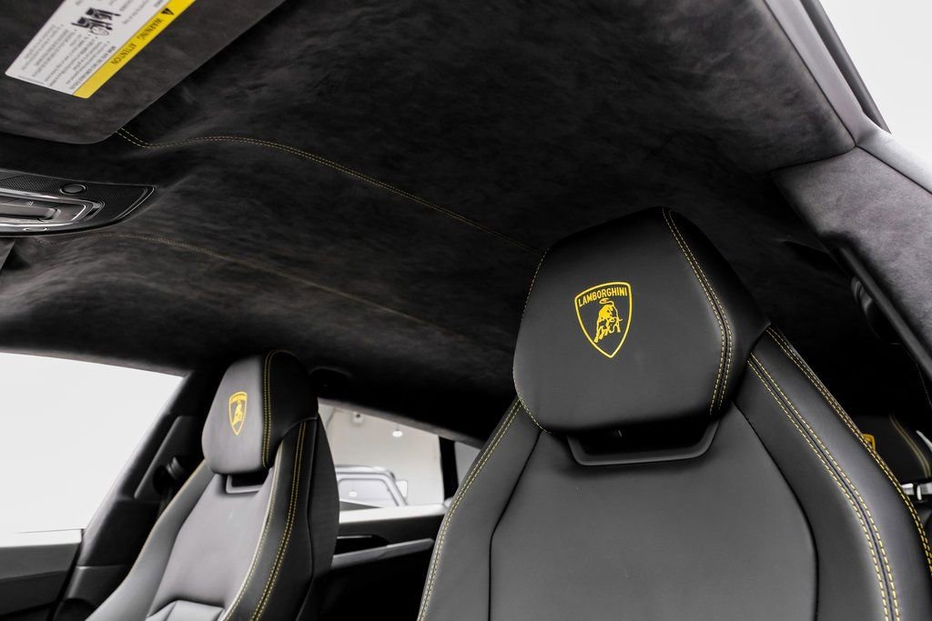 Used 2022 Lamborghini Urus image 25