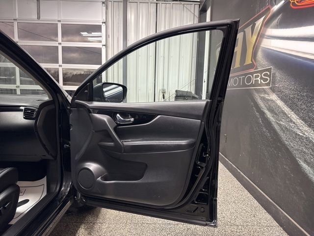 Used 2021 Nissan Rogue Sport SL w/ Premium Package image 28