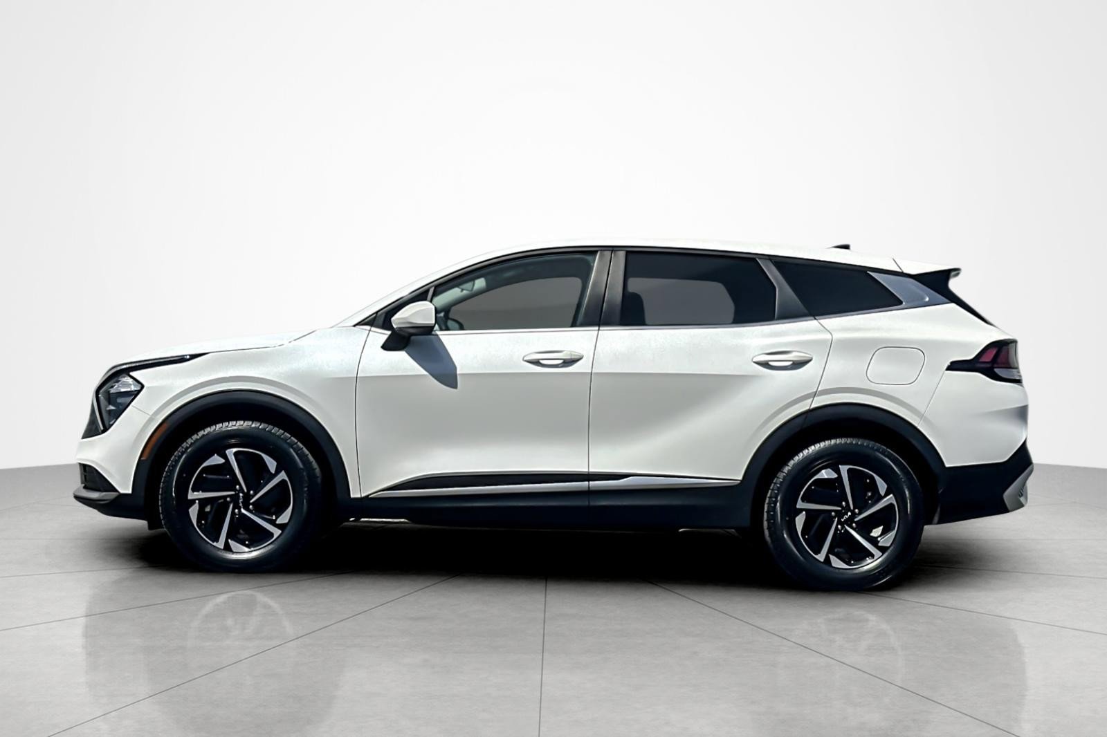 Used 2023 Kia Sportage LX AWD/4WD image 2