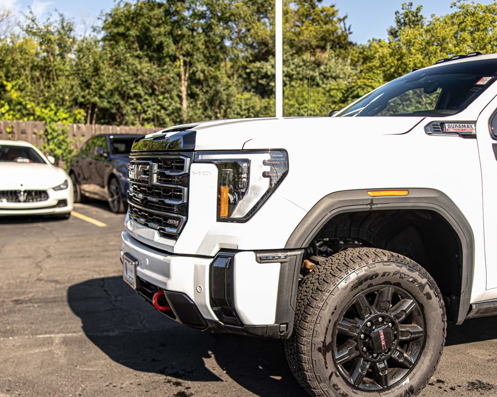 Used 2025 GMC Sierra 2500 AT4 w/ AT4 Premium Plus Package AWD/4WD image 4