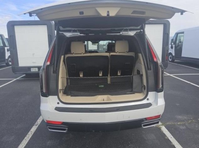 Used 2023 Cadillac Escalade Premium Luxury AWD/4WD image 11
