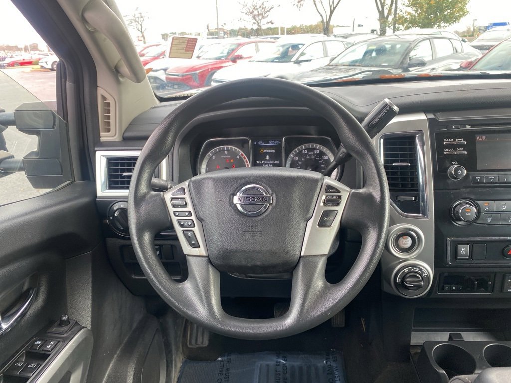 Used 2018 Nissan Titan SV image 16