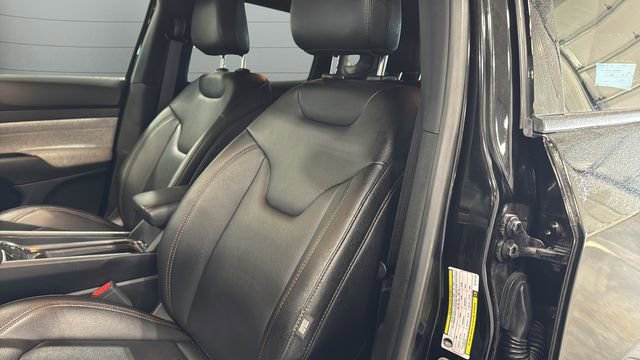 Used 2024 Jeep Compass Latitude image 39