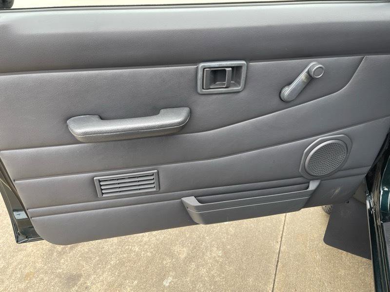 Used 1994 Nissan Pickup XE image 23