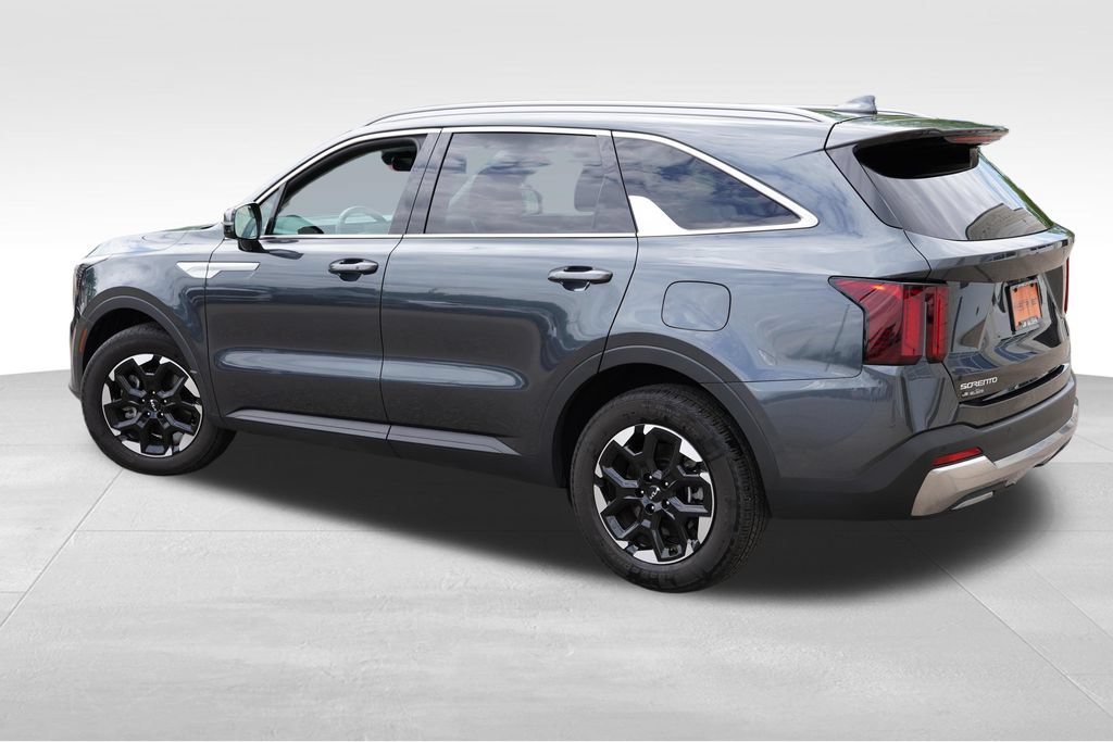 Certified 2024 Kia Sorento S w/ Panoramic Sunroof Package AWD/4WD image 8