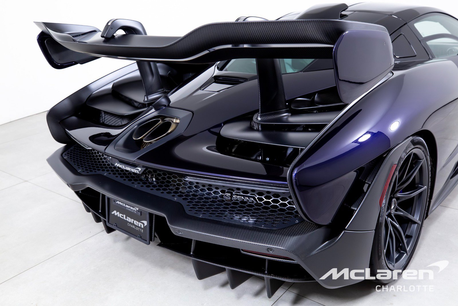 Used 2019 McLaren Senna RWD image 40