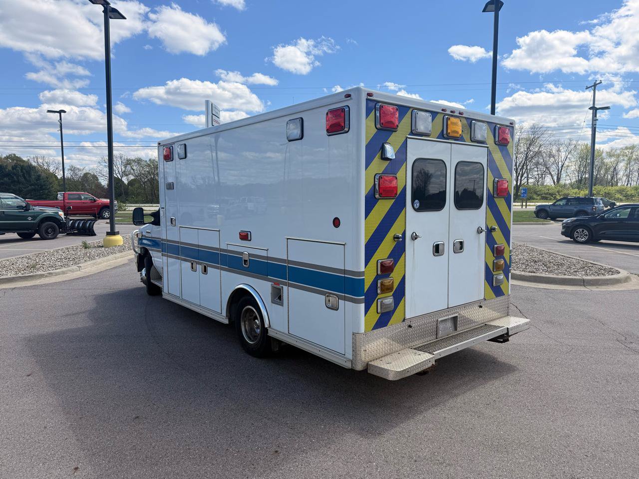 Used 2017 Ford E-450 and Econoline 450 Super Duty w/ Ambulance Prep Package RWD image 5