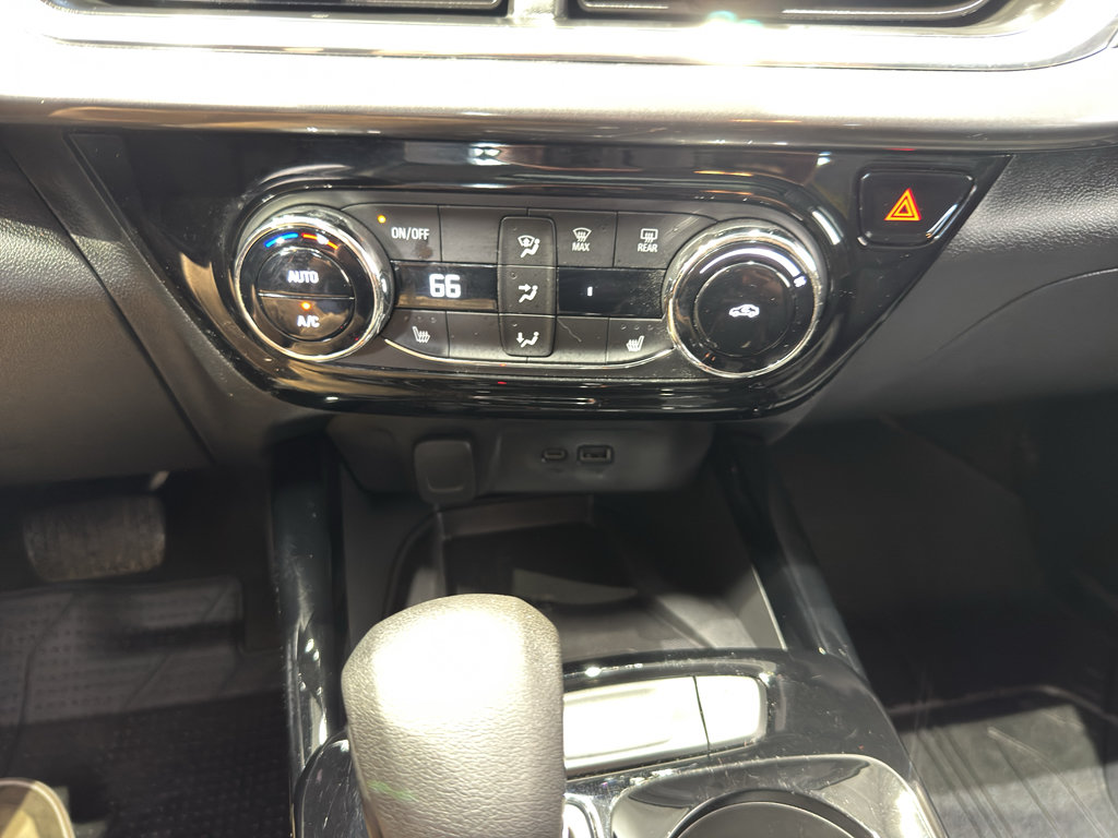 Used 2025 Chevrolet Trax ACTIV w/ Sunroof Package FWD image 28