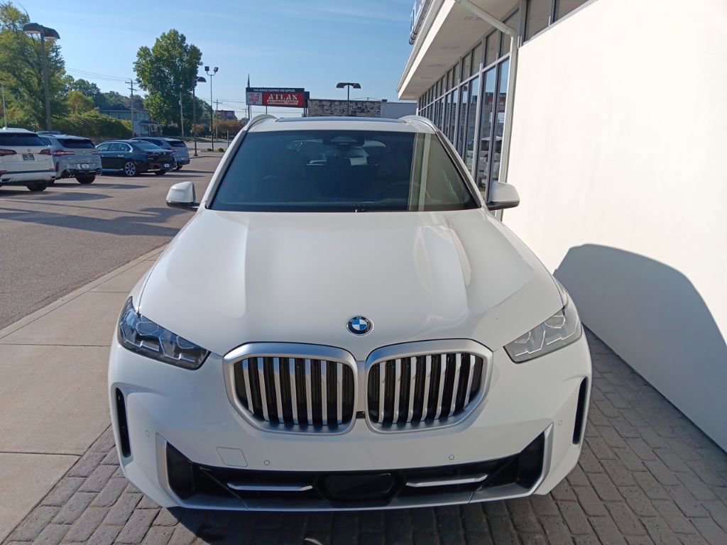 New 2026 BMW X5 xDrive40i w/ Climate Comfort Package image 2
