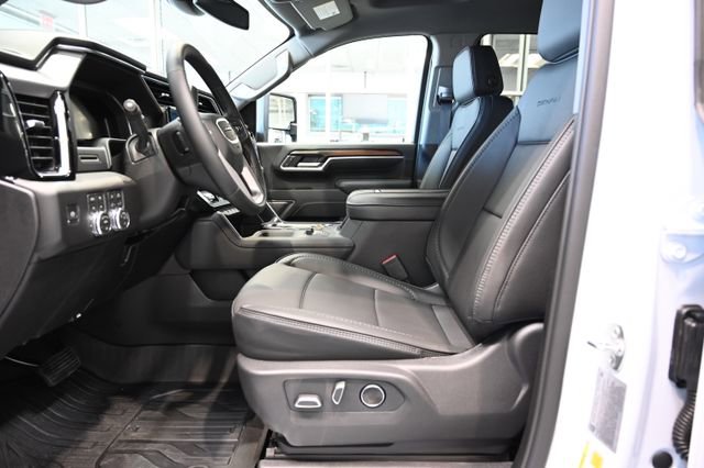 New 2026 GMC Sierra 3500 Denali w/ LPO, Black Badging Package image 13