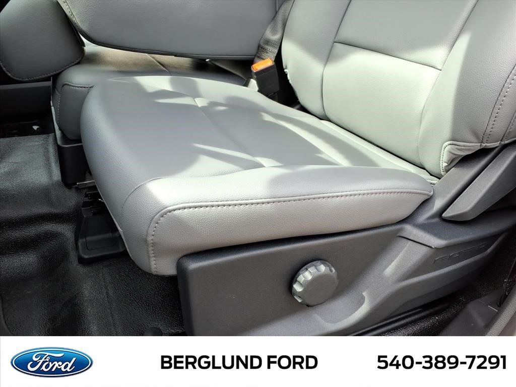 New 2026 Ford F550 4x4 Regular Cab Super Duty image 8