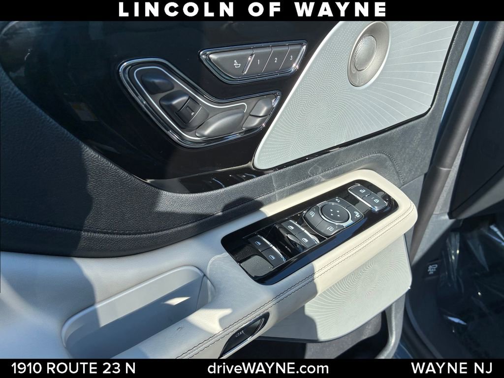 Used 2026 Lincoln Aviator Reserve AWD/4WD image 13