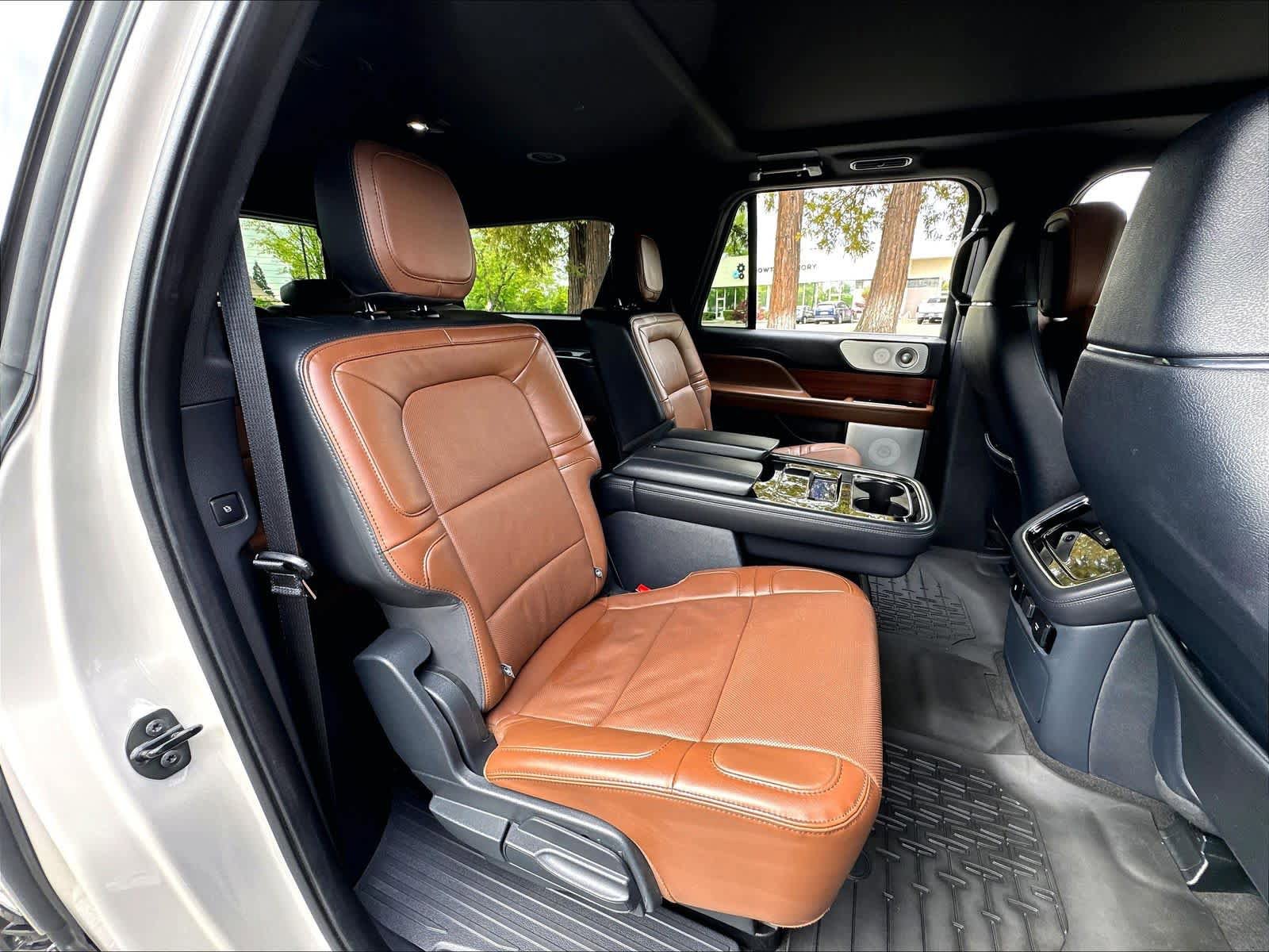 Used 2024 Lincoln Navigator L Reserve AWD/4WD image 30
