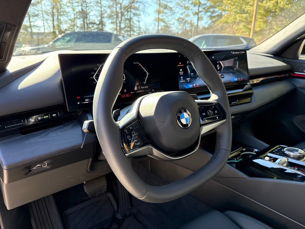 Used 2026 BMW 530i xDrive AWD/4WD image 14