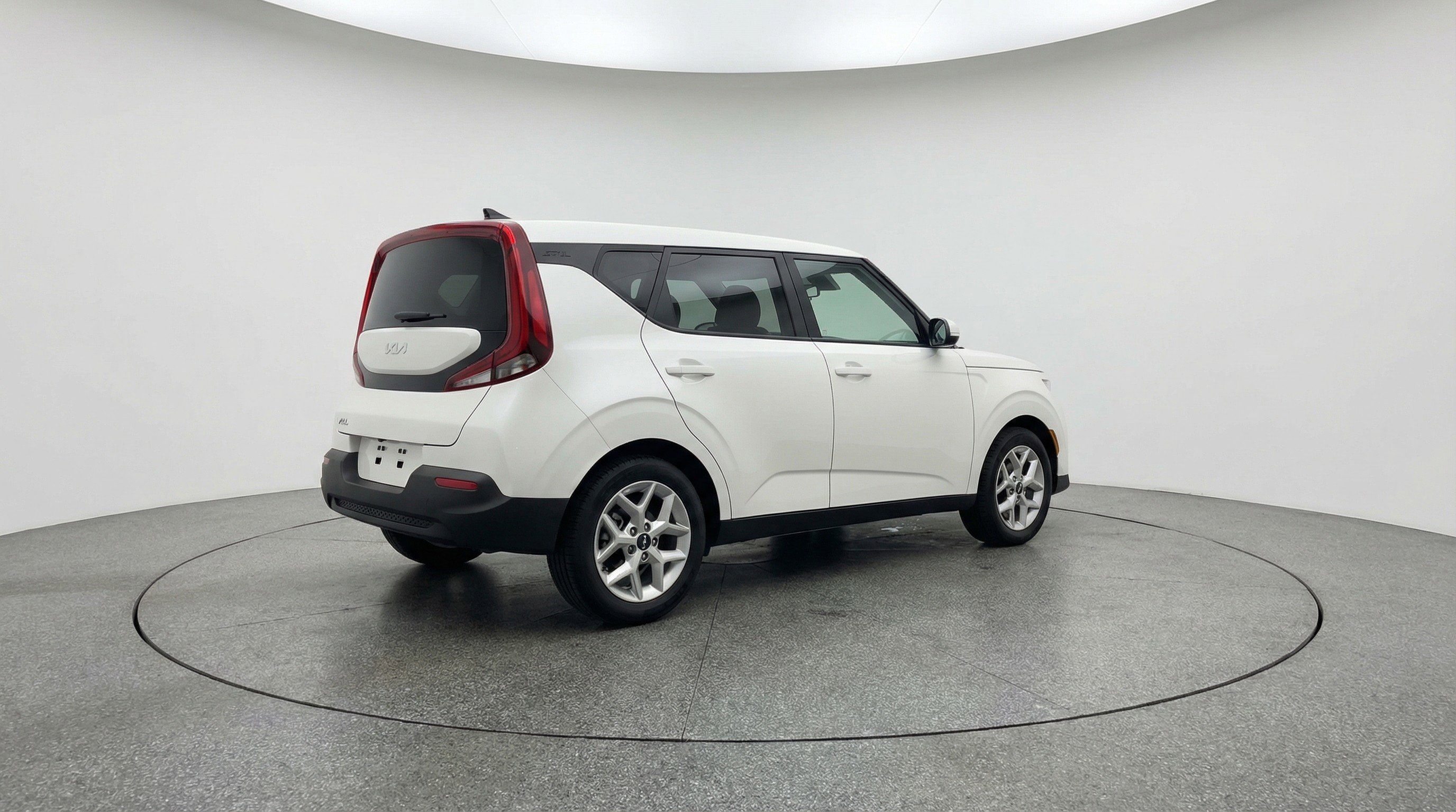 Used 2025 Kia Soul LX w/ LX Technology Package FWD image 9