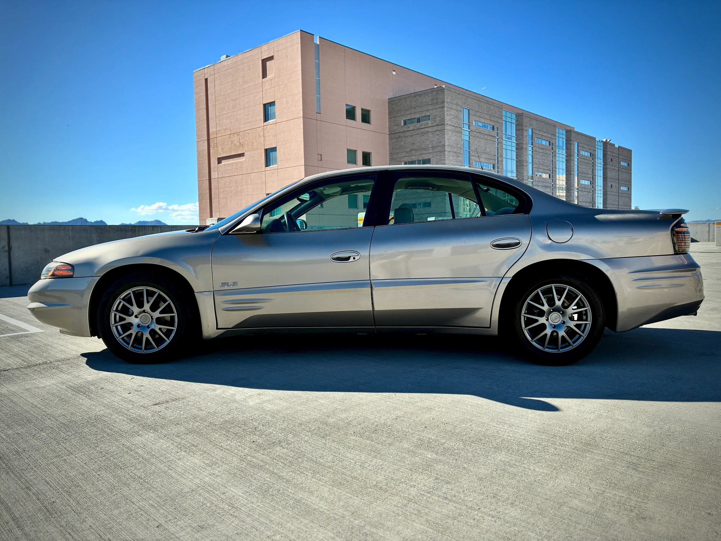 Used 2003 Pontiac Bonneville SLE FWD image 7