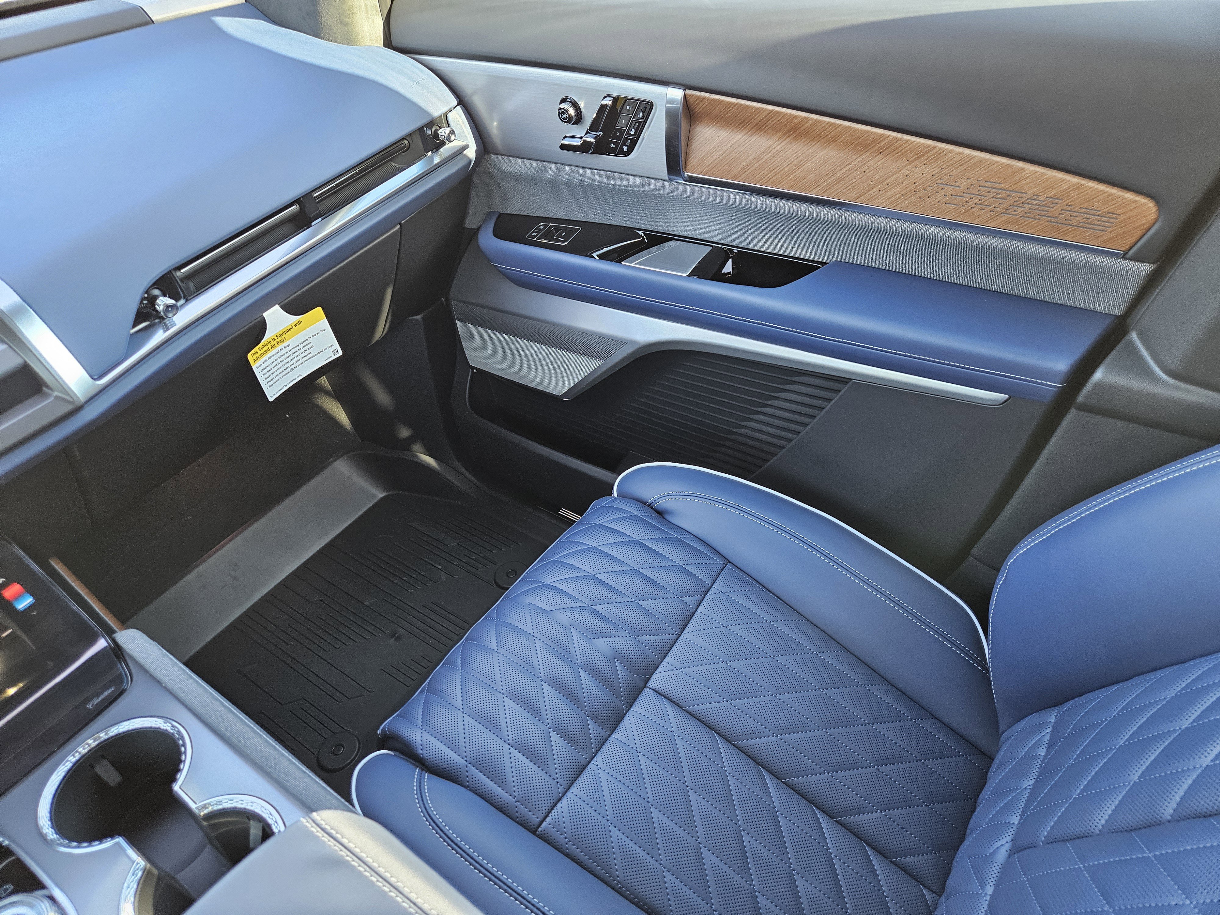 New 2026 Cadillac Vistiq Premium Luxury w/ LPO, Floor Liner Package image 17