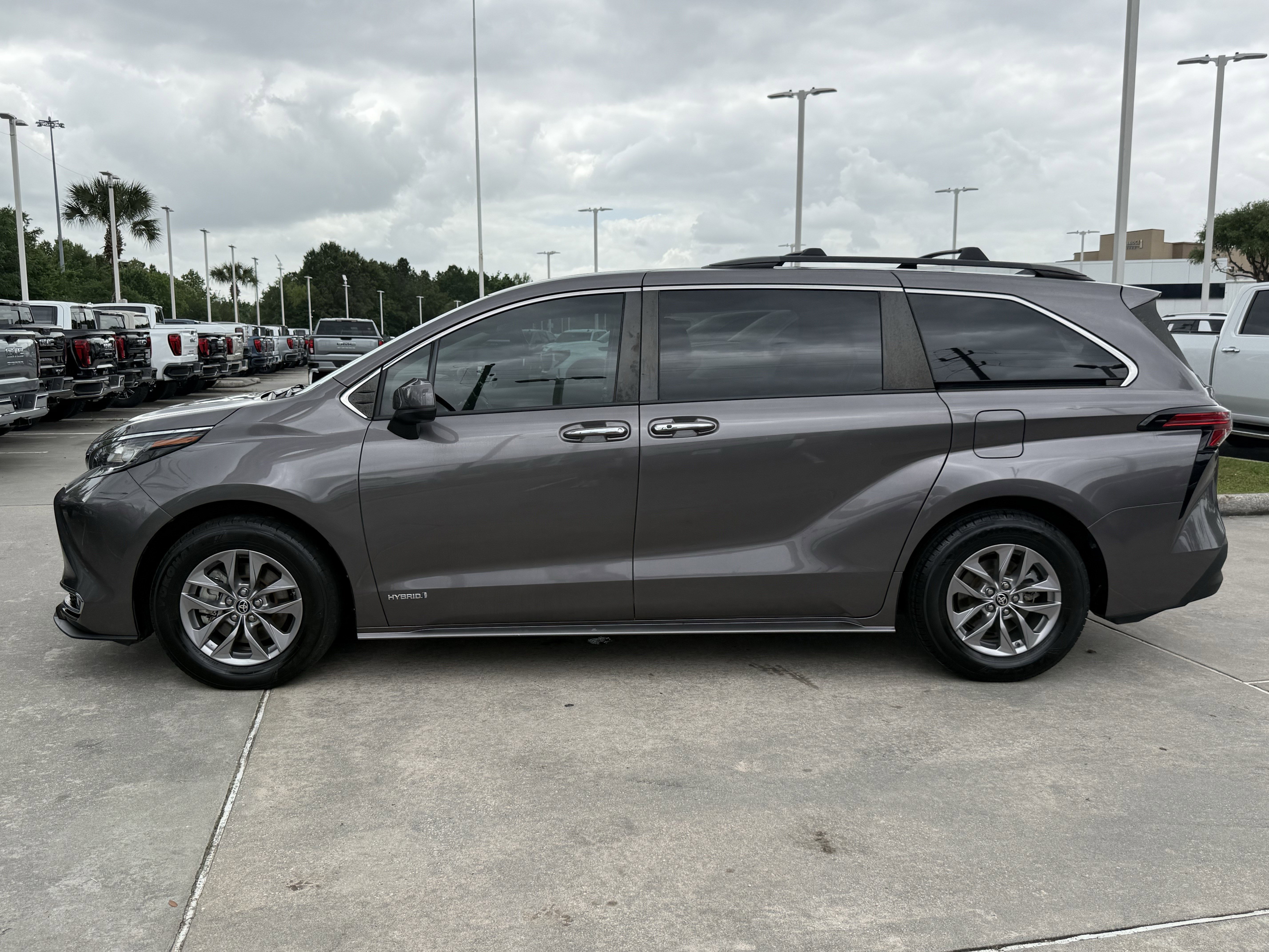 Used 2021 Toyota Sienna XLE w/ XLE Plus Package image 8