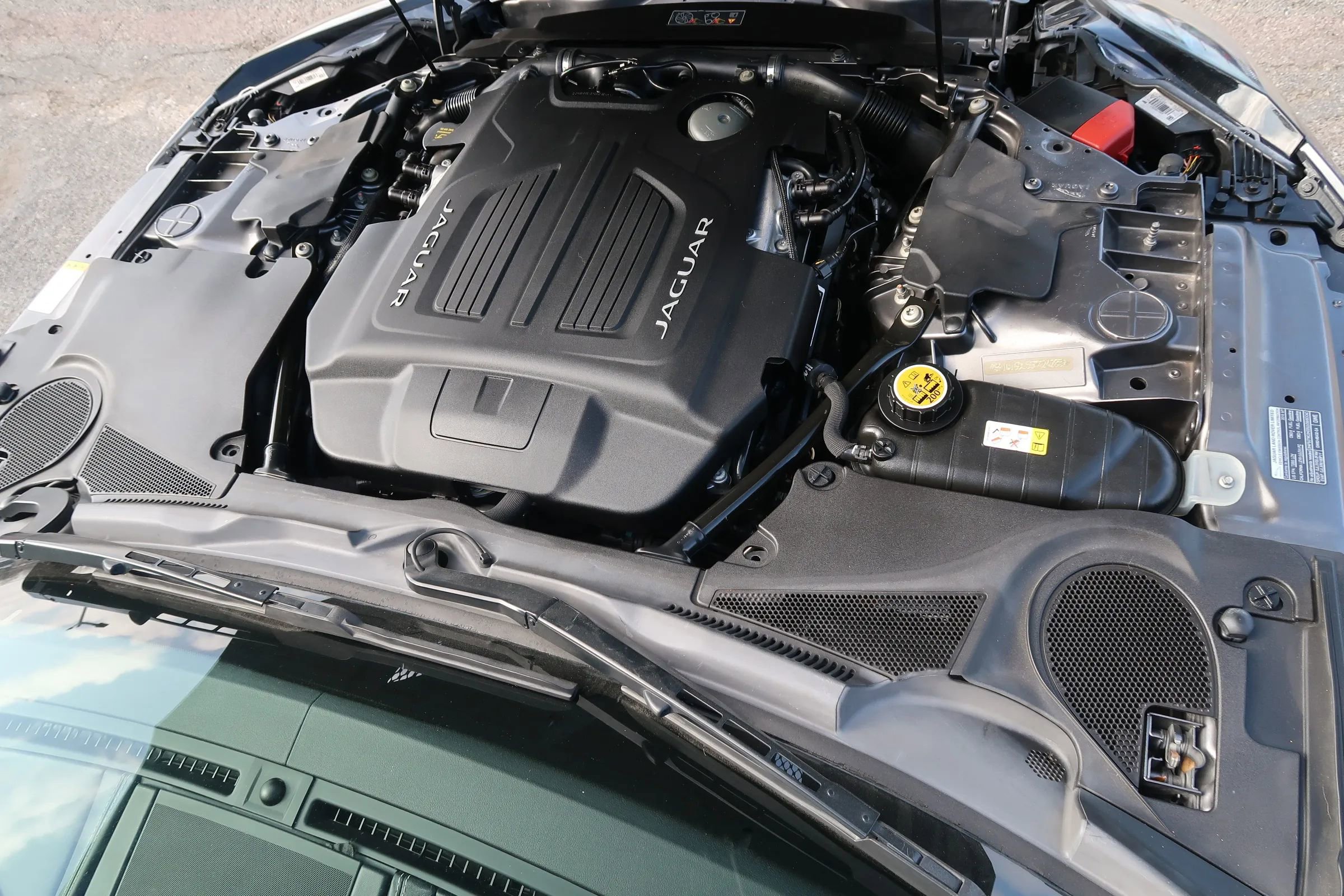 Used 2016 Jaguar F-TYPE R image 41