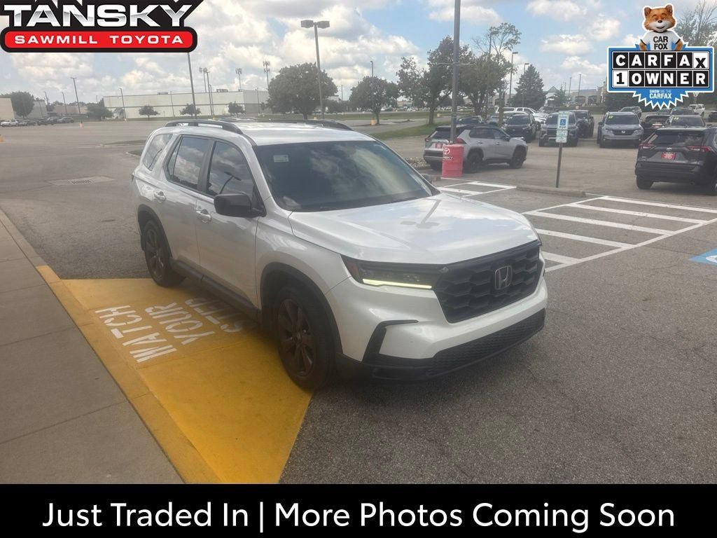 Used 2025 Honda Pilot Sport image 1