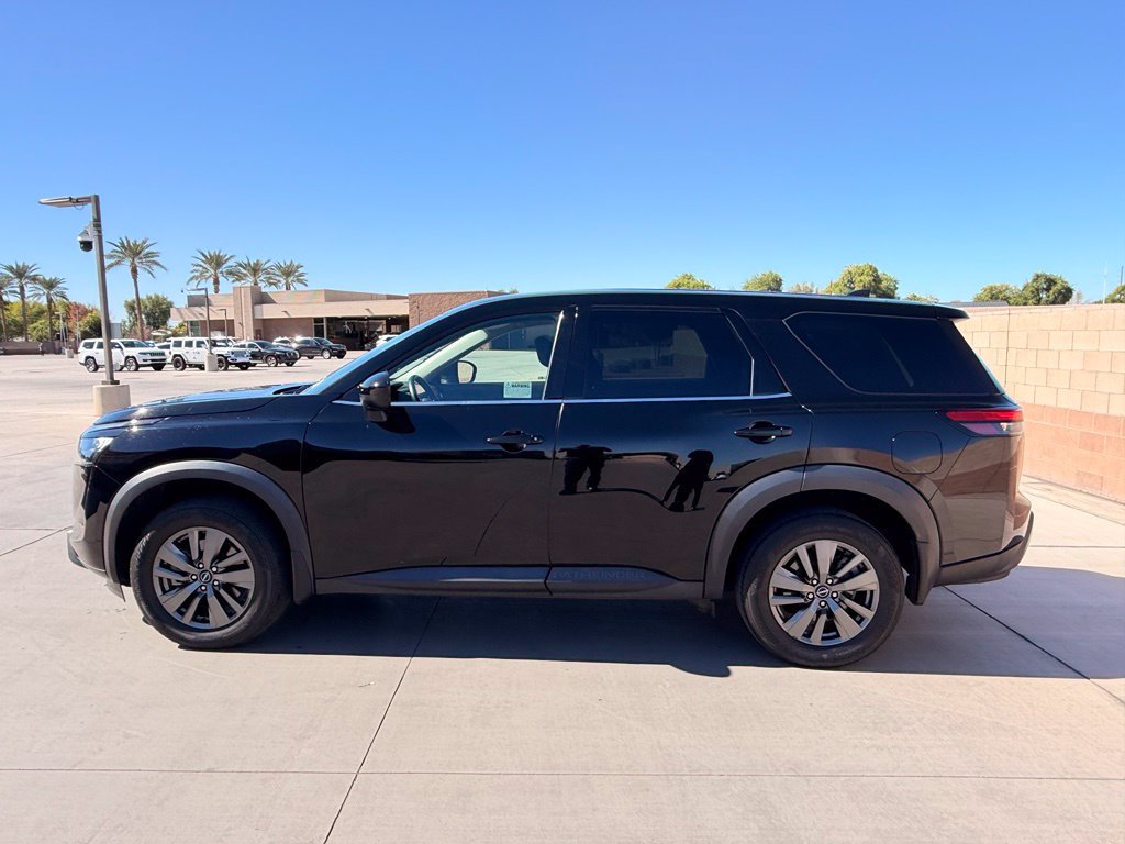 Used 2023 Nissan Pathfinder S FWD image 11