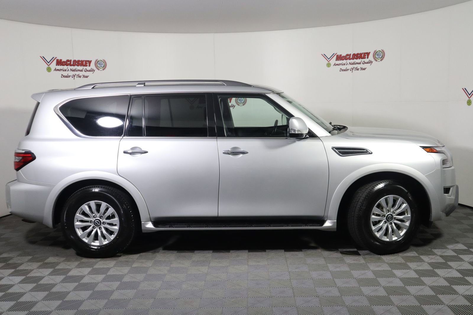Used 2023 Nissan Armada SV image 4