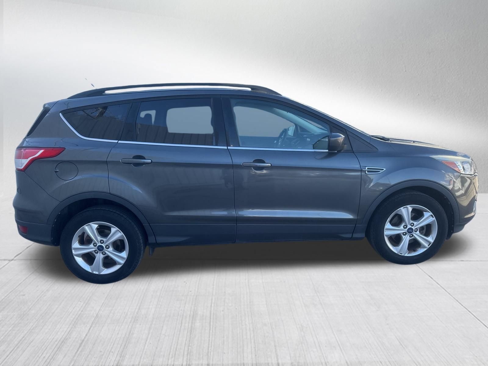 Used 2016 Ford Escape SE w/ Equipment Group 201A image 3